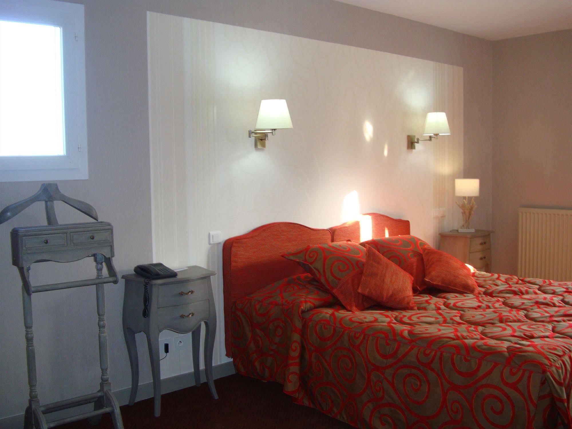 Hotel Le Gue Du Holme Saint-Quentin-sur-le-Homme Exterior photo